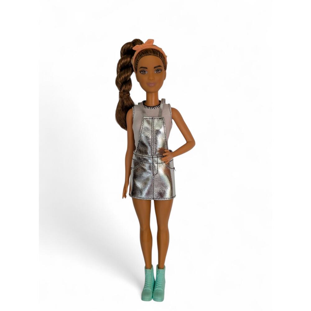 Pre-owned Barbie Fashionistas #62 Sweet For Silver Petite Doll 2016 DYY92
